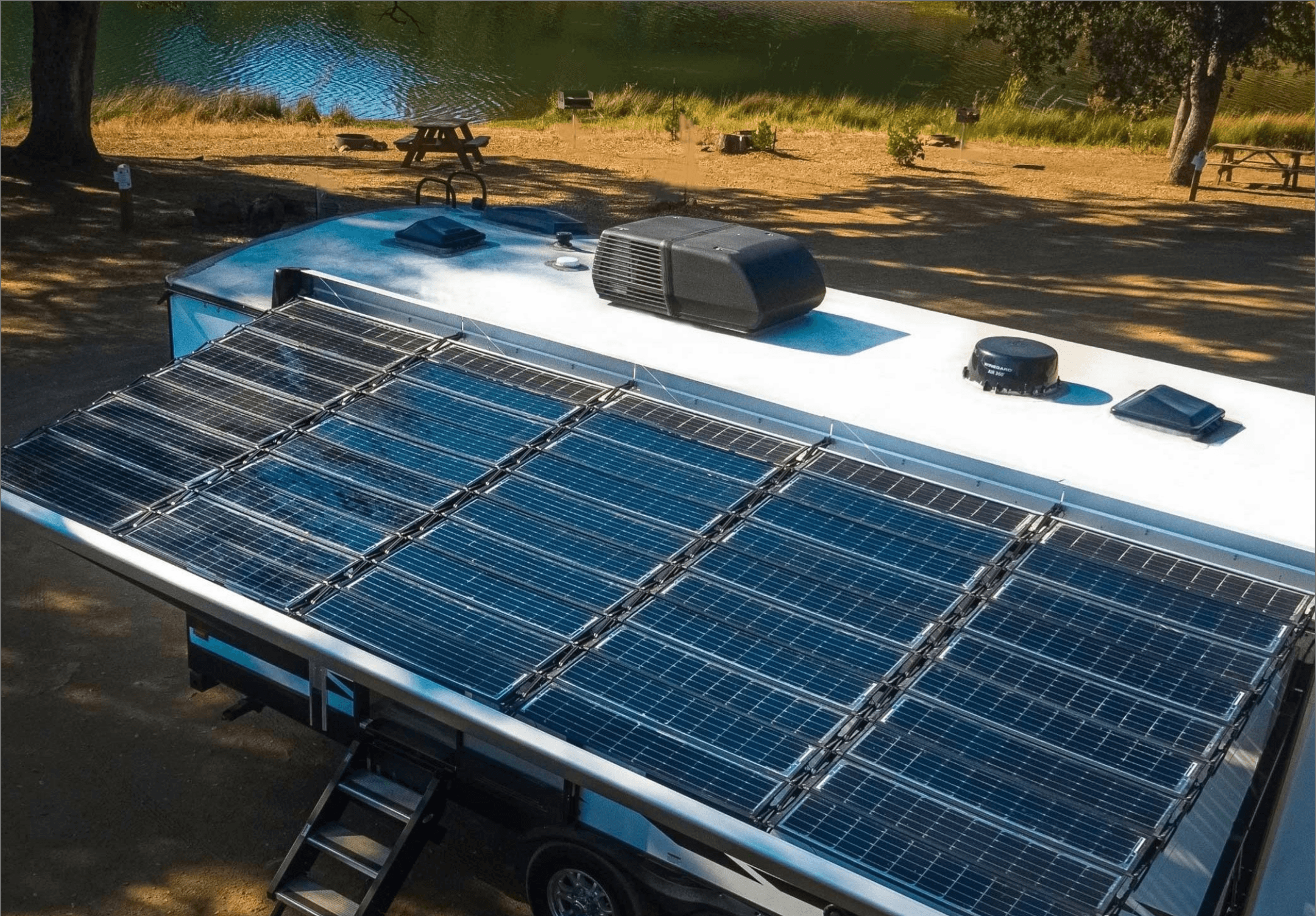 Keeping Cool on the Road: A Guide to RV Air Conditioning with Batteries and Solar Panels - velitcamping