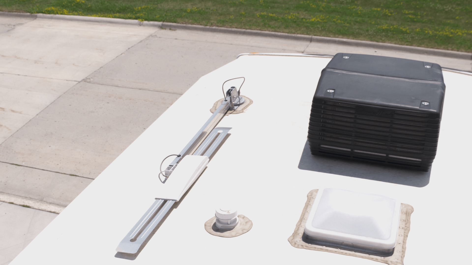 Staying Cool and Comfortable in Your RV: Top Air Conditioning Hacks - velitcamping